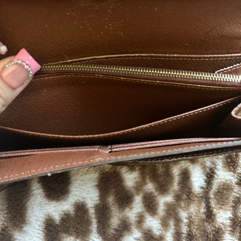 LV Long Wallet - Picture 9 of 12